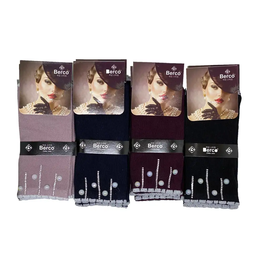 Uning eshagida Dick va u farts.